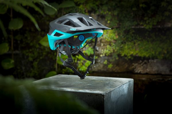 Leatt DBX 2.0-Helm